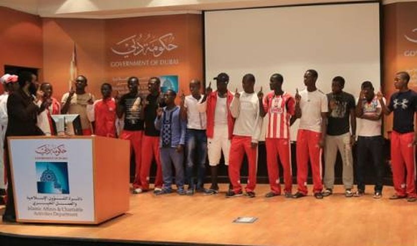 23 lojtarë afrikanë nga Kameruni, bashkë me trajnerin, udhëheqësinë,  e përqafuan Islamin në Dubai.