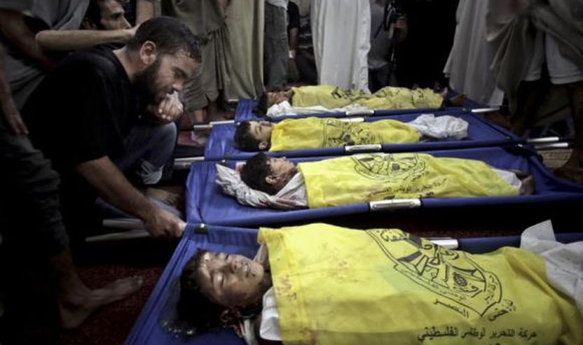 16 korrik 2014, në fotografi  duken katër fëmijë të vrarë të familjes Bekri në Gaza... Amnesty International e ka akuzuar Izraelin për kryerje të krimeve të luftës gjatë luftës së kësaj vere në Gaza.  (AP Photo / Khalil Hamra)