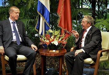 Kryetari i Turqisë, Rexhep Tajip Erdogan bisedon me kryetarin e Kubës, Raul Castro