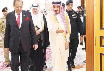 Kujdestari i dy Xhamive të Shenjta, Mbreti Salman dhe Kryetari i Pakistanit, Mamnun Hussein në Xheddah.
