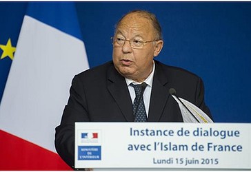 Imam Dalil Boubakeur mban një fjalim në Ministrinë e Brendshme franceze në Paris, më 15 qershor, 2015.
