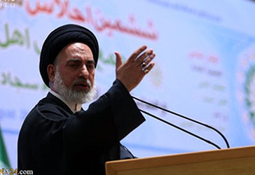 Imami i Namazit të Xhumasë, në Naxhaf, Irak   Huxhat al-Islam Sejjid Sadruddin el-Kubanchi
