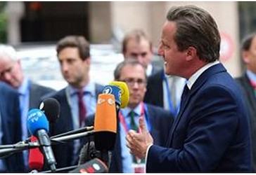 Kryeministri britanik, David Cameron para gazetarëve