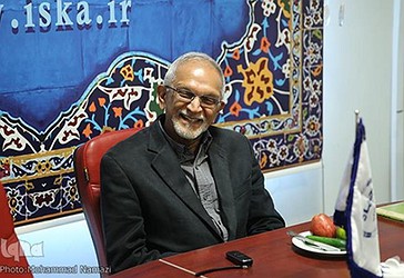 Prof.Dr. Abdulaziz  Sachedina ligjërues në Katedrën e Studimeve Islame në Universitetin George Mason në Fairfax, Virginia.