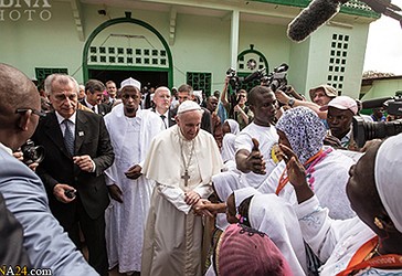 Papa në xhami takohet me muslimanët në Afrikën Qendrore