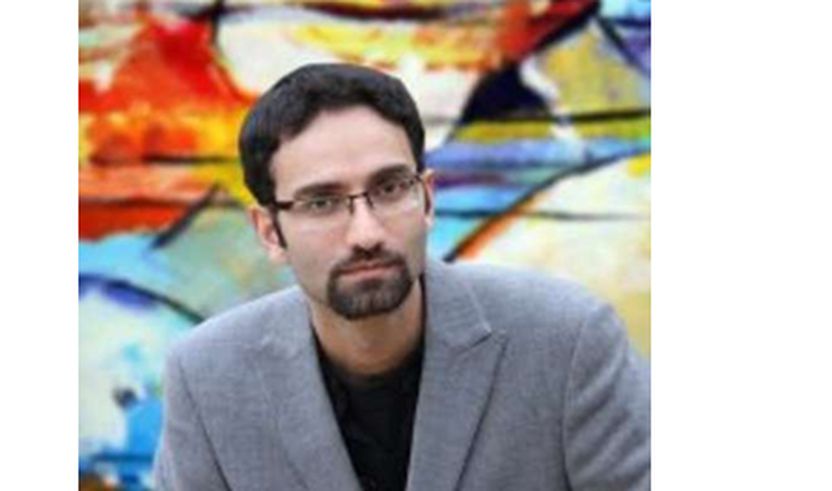 Arash Shirinbab është fitues i Çmimit në Kaligrafi, i cili ka diplomuar në Strategjinë e Dizajnit në Kolegjin e Arteve në Kaliforni