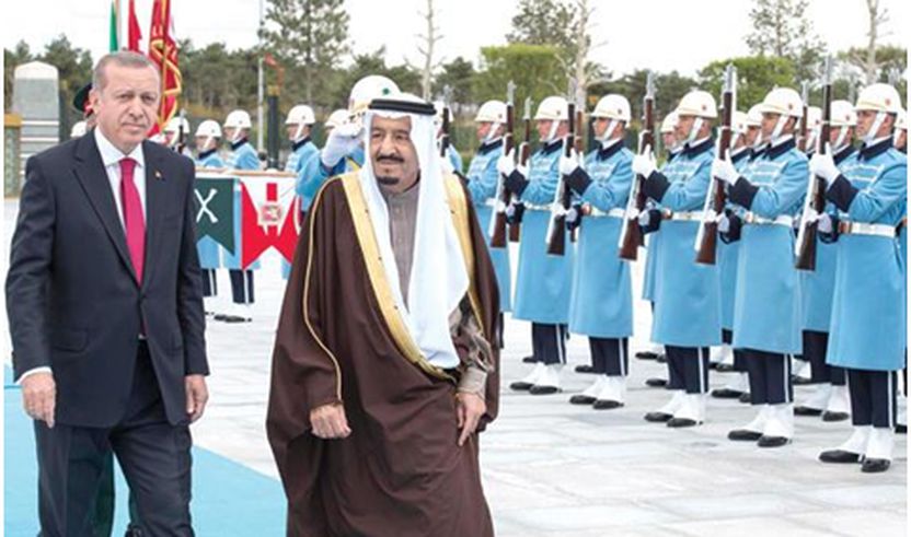 Kujdestari i dy Xhamive të Shenjta, Mbretit Salman dhe Kryetari i Turqisë, Rexhep Tajip Erdogan  pranë pallatit presidencial në Ankara