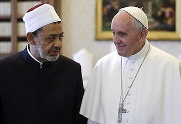 Papa Françesku dhe Shejh Ahmed Al-Tajjib, Imami i Xhamisë Al-Az’har në Kajro, Egjipt, në Vatikan, më 23 maj 2016