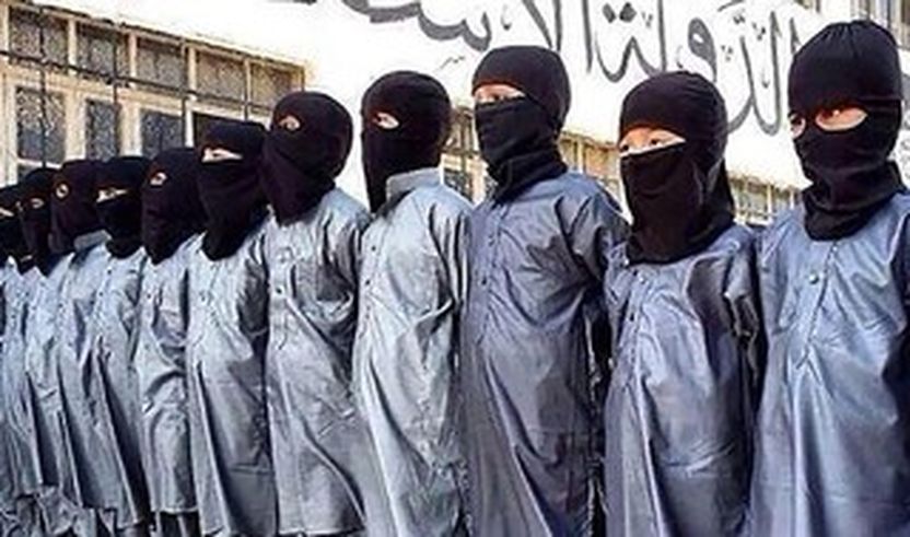 Ushtarët fëmijë të ISIS-it të trajnuar për vrasje 
