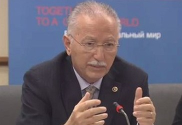 Ekmeledin  Ihsanoglu,   akademik,  politikan dhe diplomat