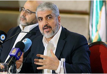 Lideri i lëvizjes së rezistencës palestineze, Khaled Meshaal gjatë një konference ku ka parashtruar dokumentacionin e politikës së re të lëvizjes në Doha, Katar më 1 maj 2017. (Foto nga Reuters)