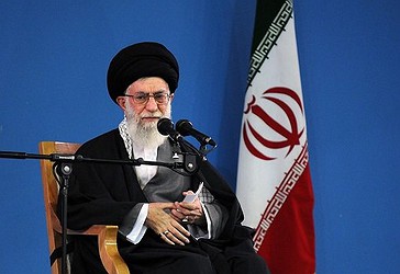 Udhëheqësi i  Revolucionit Islamik, Ajetullah Hamanei ka takuar mijëra njerëz nga grupime të ndryshme shoqërore të popullit sirian në Husejinijen e Imam Humeinit.