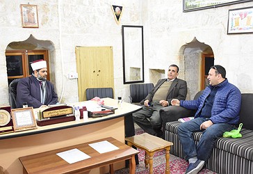 Me Sheh Omar Avdallah Kisuanin duke biseduar mbi aparteidin izraelit kunder Xhamise Aksa